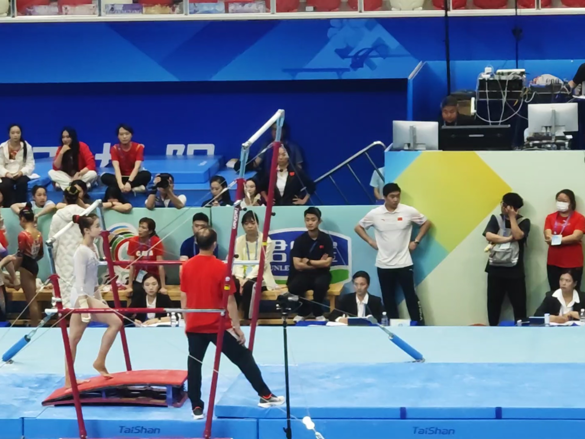 体操比赛中的双人搭档惊艳全场的简单介绍 体操比赛中的双人搭档惊艳全场的简单介绍