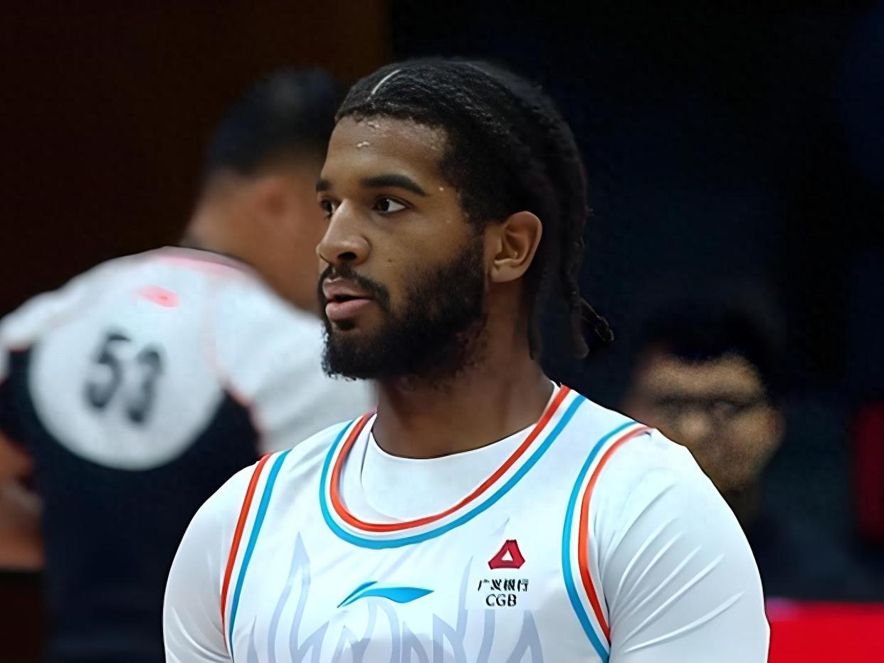 坦桑尼亚队员横扫对手，逆袭晋级