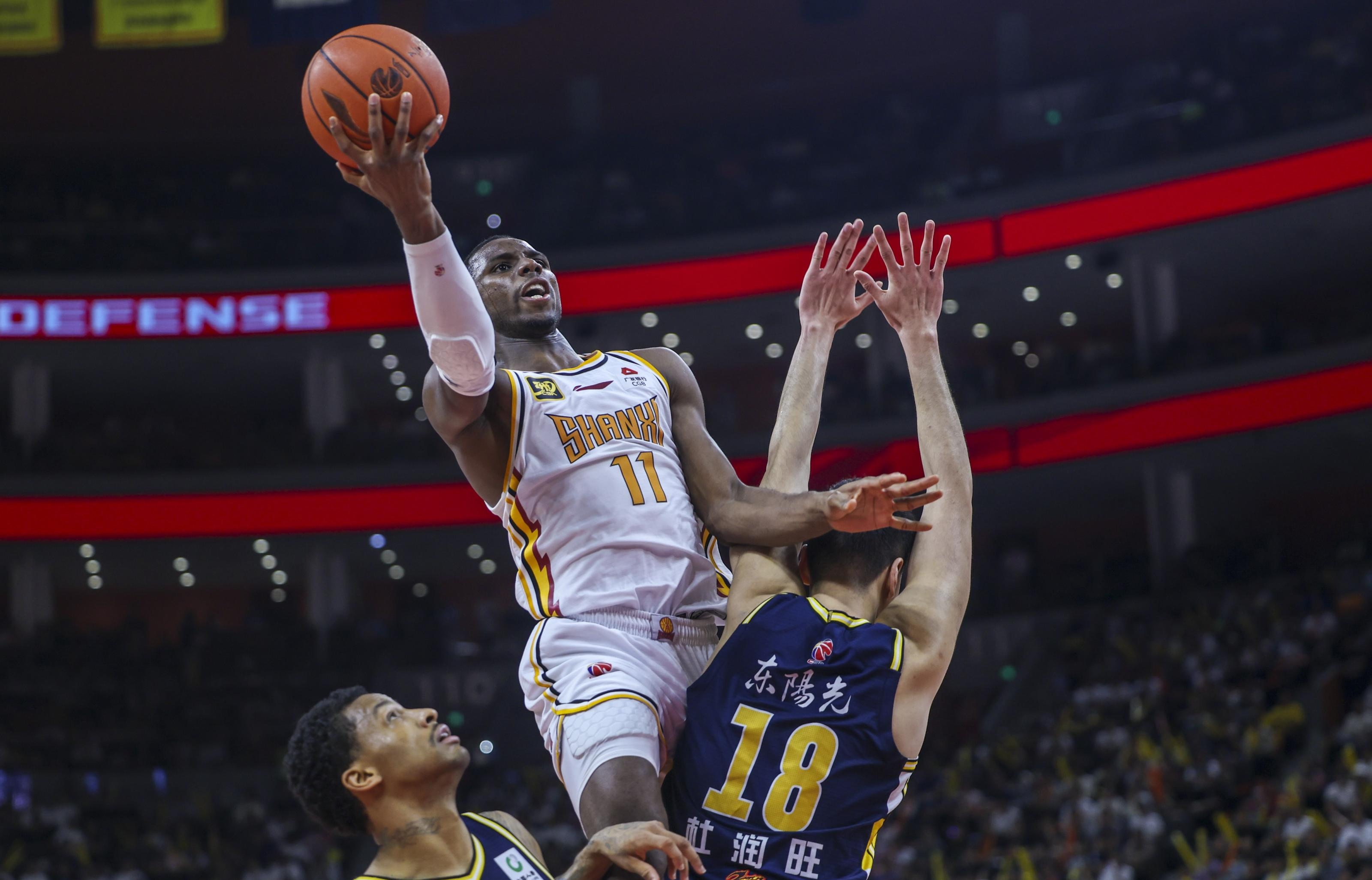 球队展现出色表现，晋级季后赛决赛