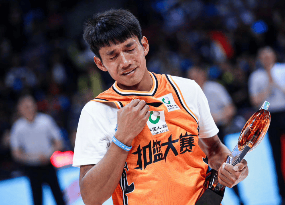 包含CBA新赛季转会市场蠢蠢欲动，多队欲引进外援强化实力的词条