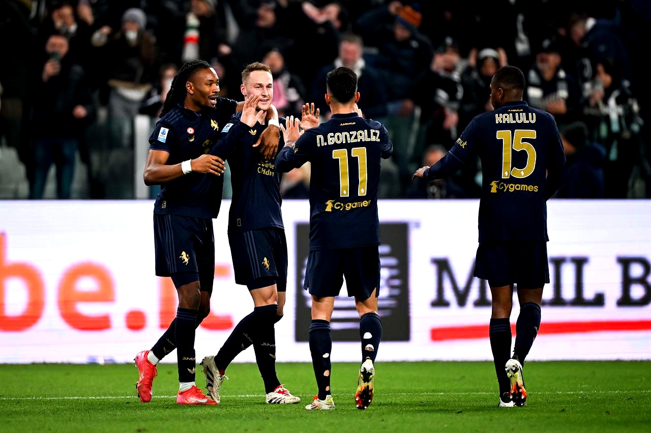 包含尤文图斯客场负于对手，晋级形势严峻的词条