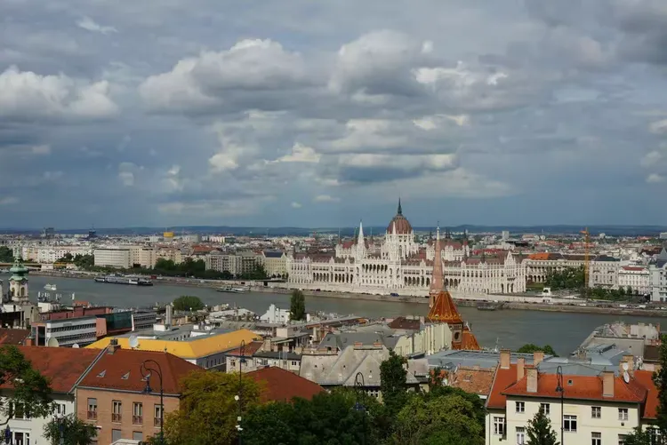 斯洛伐克遭逢失败，匈牙利夺得宝贵三分