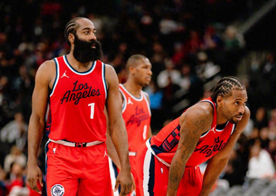 勇士客场擒灰熊，火箭不敌独行侠