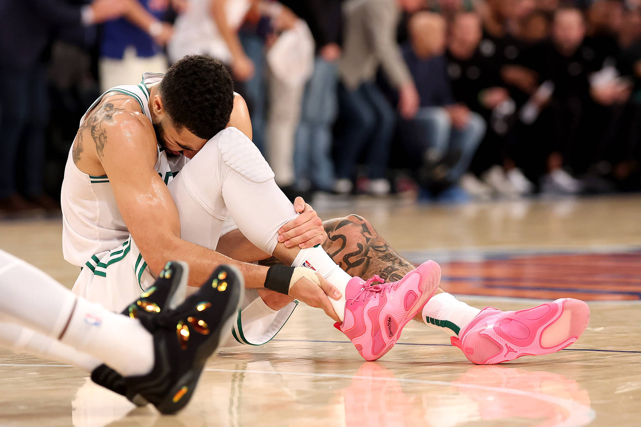 雷霆战胜勇士,阿伦-沃德发挥精彩 雷霆战胜勇士,阿伦-沃德发挥精彩