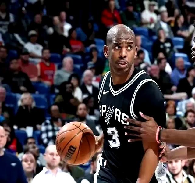 火箭负于马刺,遭遇三连败 火箭负于马刺,遭遇三连败