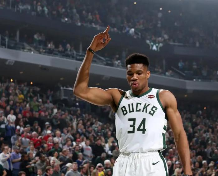 雄鹿再胜黄蜂，字母哥场均30+10