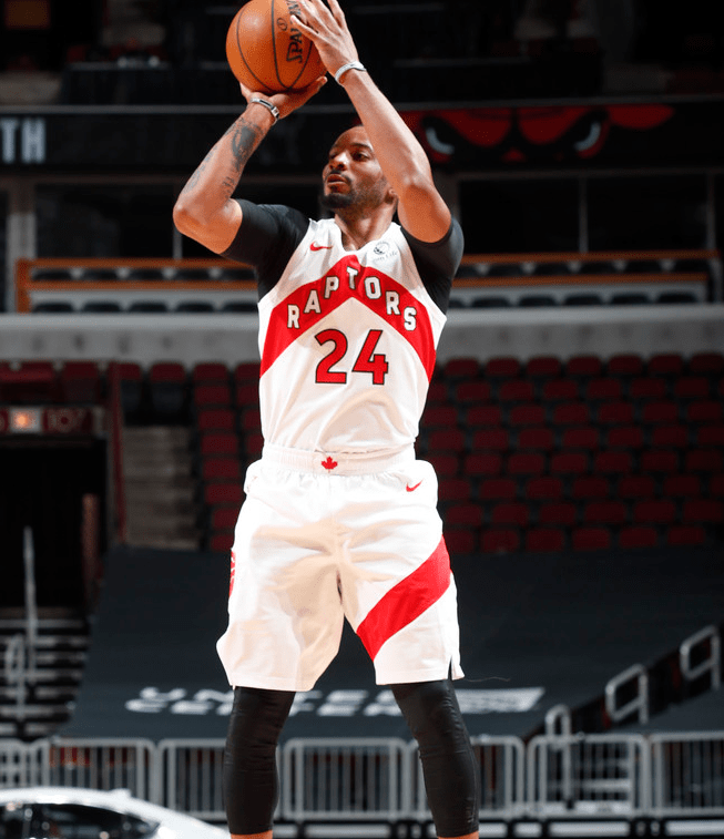 公牛大胜爵士，拉文绝杀压哨