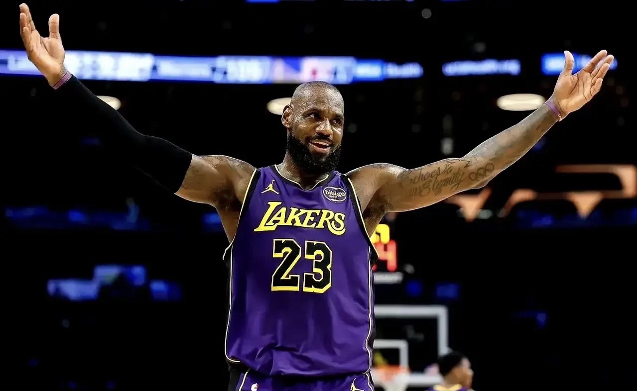 火箭负于湖人,遗憾落败 火箭负于湖人,遗憾落败