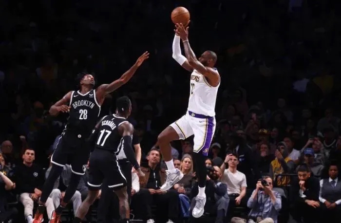 火箭负于湖人,遗憾落败 火箭负于湖人,遗憾落败