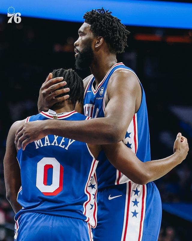 快船击败马刺取得四连胜 快船击败马刺取得四连胜