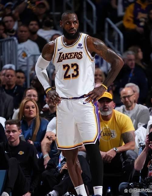 太阳客场击败湖人,布克砍下全队最高分 太阳客场击败湖人,布克砍下全队最高分