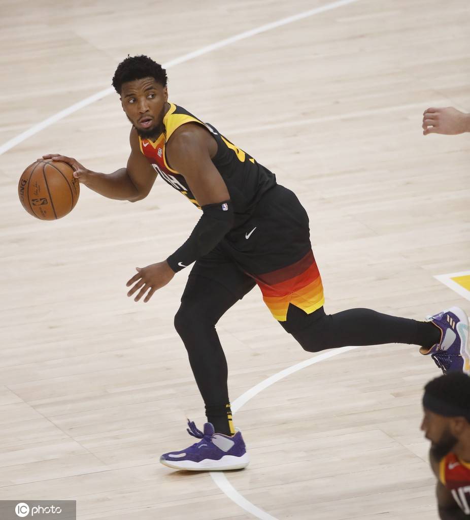 关于广州队翻盘辽宁队，米切尔状态火热的信息